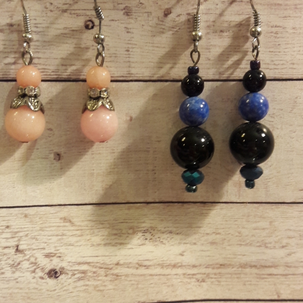 Set of two hook earrings